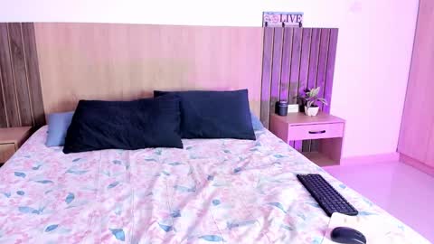 Snapshot of rebeca_cortez1 chatting on 11.22.25 I invite you to my birthday on November 3th online show from 11.22.25