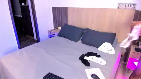 Snapshot of rebeca_cortez1 chatting on 12.16.25 I invite you to my birthday on November 3th online show from 12.16.25