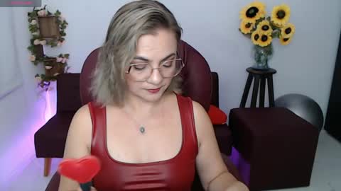 Snapshot of rebeca_milf chatting on 04.24.26 REBECA online show from 04.24.26