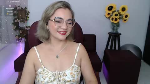 Snapshot of rebeca_milf chatting on 05.03.26 REBECA online show from 05.03.26