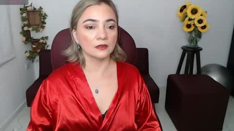 Snapshot of rebeca_milf chatting on 05.10.26 REBECA online show from 05.10.26