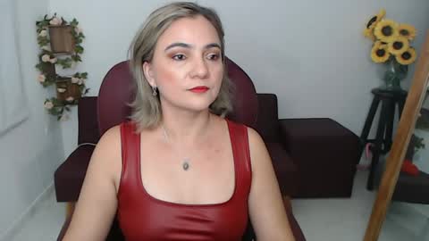 Snapshot of rebeca_milf chatting on 05.24.26 REBECA online show from 05.24.26