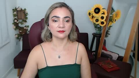 Snapshot of rebeca_milf chatting on 06.01.26 REBECA online show from 06.01.26
