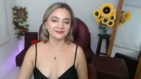 Snapshot of rebeca_milf chatting on 06.11.26 REBECA online show from 06.11.26