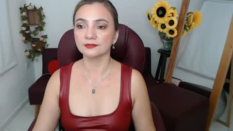 Snapshot of rebeca_milf chatting on 06.29.26 REBECA online show from 06.29.26