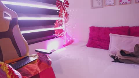 Snapshot of rebecah_1 chatting on 12.16.25 Rebeca online show from 12.16.25