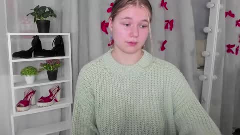 Snapshot of rebecca_____ chatting on 02.10.25 rebecca_____ online show from 02.10.25