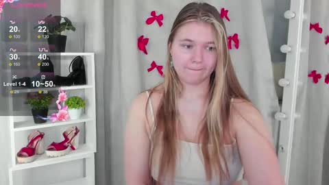 Snapshot of rebecca_____ chatting on 02.11.25 rebecca_____ online show from 02.11.25