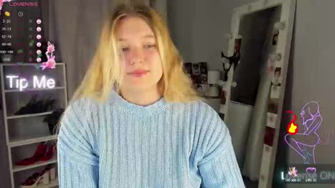 Snapshot of rebecca_____ chatting on 09.12.25 rebecca_____ online show from 09.12.25