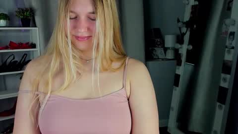 Snapshot of rebecca_____ chatting on 10.08.25 rebecca_____ online show from 10.08.25