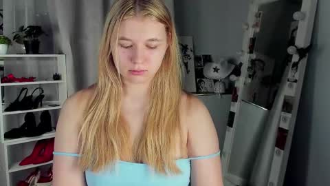 Snapshot of rebecca_____ chatting on 11.25.25 rebecca_____ online show from 11.25.25