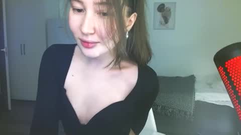 Snapshot of rebecca_demure18 chatting on 02.06.25 Lets talk here 33. online show from 02.06.25