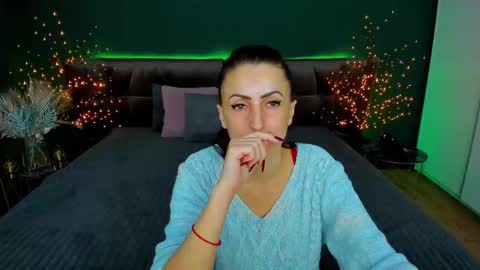 Snapshot of rebecca_diamonds chatting on 02.02.25 rebecca_diamonds online show from 02.02.25