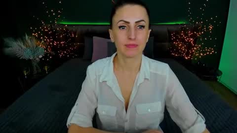 Snapshot of rebecca_diamonds chatting on 02.05.25 rebecca_diamonds online show from 02.05.25