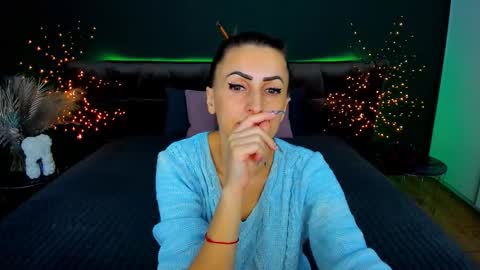 Snapshot of rebecca_diamonds chatting on 11.12.25 rebecca_diamonds online show from 11.12.25