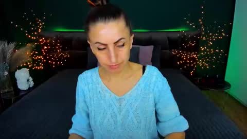 Snapshot of rebecca_diamonds chatting on 11.17.25 rebecca_diamonds online show from 11.17.25