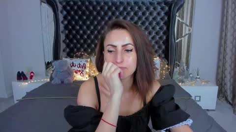 Snapshot of rebecca_diamonds chatting on 12.14.25 rebecca_diamonds online show from 12.14.25