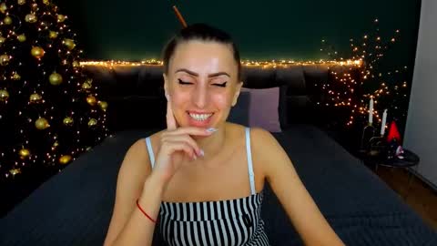 Snapshot of rebecca_diamonds chatting on 12.15.25 rebecca_diamonds online show from 12.15.25