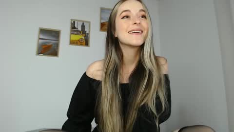 Becca Johnsoon online show from 02.08.25