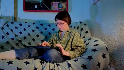 Snapshot of reborn_elf chatting on 10.18.25 Lara online show from 10.18.25