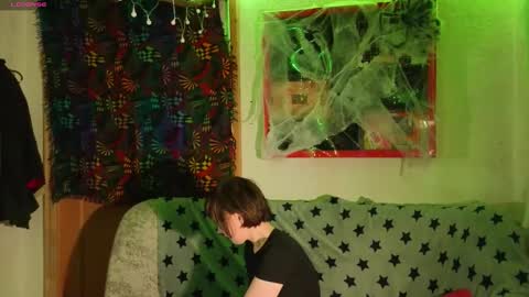 Snapshot of reborn_elf chatting on 10.31.25 Lara online show from 10.31.25