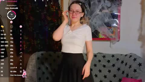 Snapshot of reborn_elf chatting on 11.04.25 Lara online show from 11.04.25