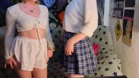 Snapshot of reborn_elf chatting on 12.19.25 Lara online show from 12.19.25