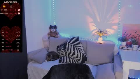 Snapshot of red_passsion chatting on 02.10.25 Mia online show from 02.10.25