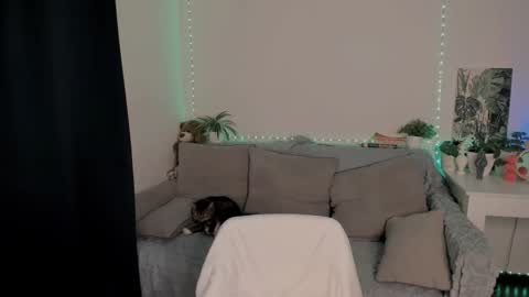 Snapshot of red_passsion chatting on 09.20.25 Mia online show from 09.20.25