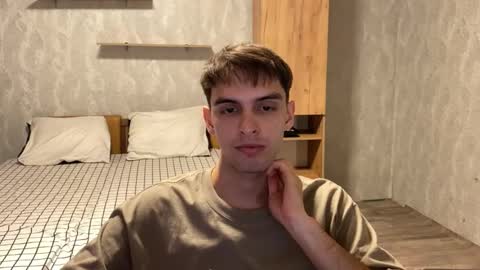 Snapshot of redbullshine chatting on 09.12.25 redbullshine online show from 09.12.25