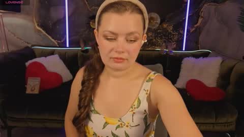 Snapshot of reddoll_ chatting on 09.12.25 Lily online show from 09.12.25