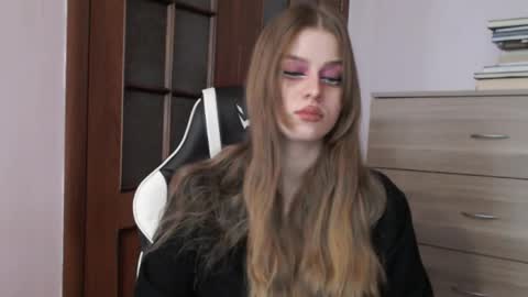 Lily online show from 05.16.26