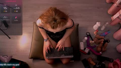 Redhead Shark online show from 02.15.25