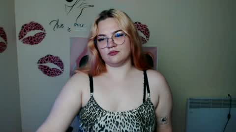 Snapshot of redhotqueen1 chatting on 06.24.26 Rina online show from 06.24.26