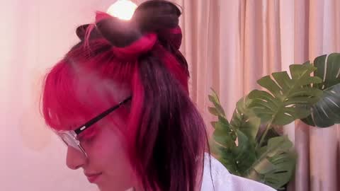 Snapshot of redmeloddy chatting on 02.04.25 Meloddy online show from 02.04.25