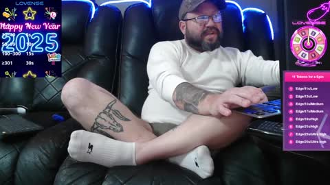 Snapshot of redneckwants2play chatting on 01.10.25 RedneckWants2Play online show from 01.10.25