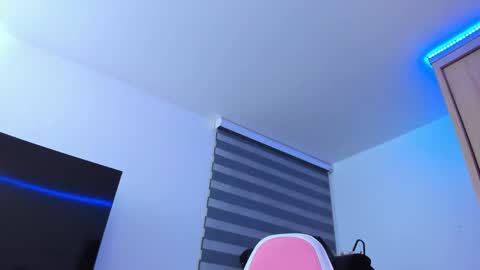 Snapshot of redski77 chatting on 01.10.25 redski77 online show from 01.10.25