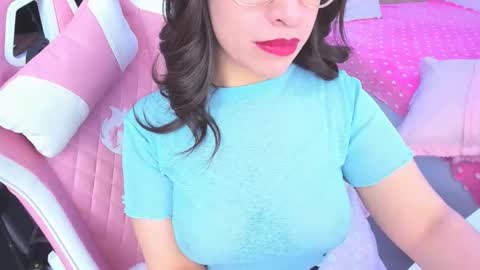 Snapshot of redski77 chatting on 12.18.25 redski77 online show from 12.18.25