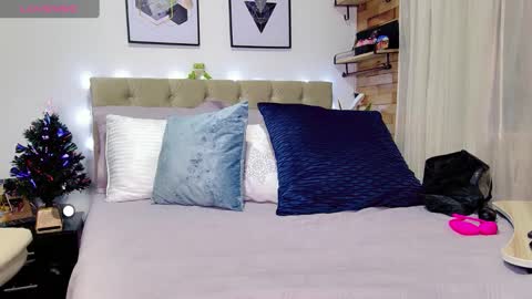 Yanella online show from 12.22.24