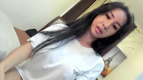 Snapshot of reevasavage chatting on 03.10.25 Amari online show from 03.10.25