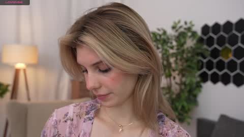 Snapshot of refined_style chatting on 12.14.24 JessyinCherri yang online show from 12.14.24