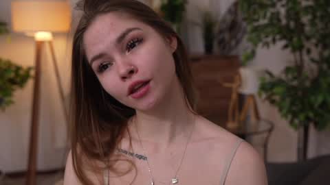 Snapshot of refined_style chatting on 12.19.24 JessyinCherri yang online show from 12.19.24