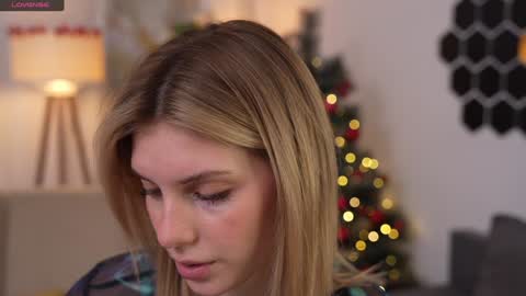 Snapshot of refined_style chatting on 12.21.24 JessyinCherri yang online show from 12.21.24