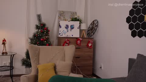 Snapshot of refined_style chatting on 12.22.24 JessyinCherri yang online show from 12.22.24