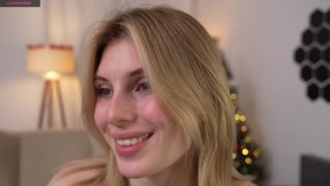 Snapshot of refined_style chatting on 12.30.24 JessyinCherri yang online show from 12.30.24