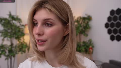 Snapshot of refined_style chatting on 01.16.25 JessyinCherri yang online show from 01.16.25