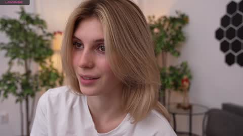 Snapshot of refined_style chatting on 01.16.25 JessyinCherri yang online show from 01.16.25