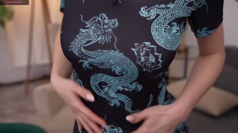 Snapshot of refined_style chatting on 01.17.25 JessyinCherri yang online show from 01.17.25