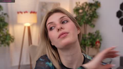 Snapshot of refined_style chatting on 01.18.25 JessyinCherri yang online show from 01.18.25