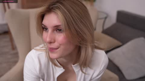 Snapshot of refined_style chatting on 01.19.25 JessyinCherri yang online show from 01.19.25